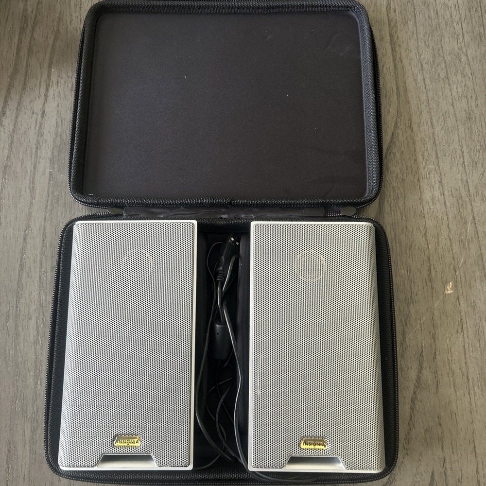 Insignia FC 2908 USB Portable Laptop Speaker With Protective Travel Case Silver